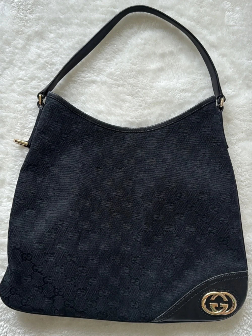 Gucci Medium Britt Hobo Shoulder Bag Black Monogrammed Canvas Gold Tone Hardware - Picture 2 of 11